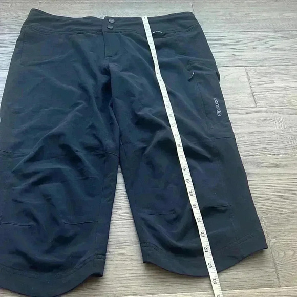 SUGOI | Black 3/4 athletic straight leg pant - Picture 7 of 9